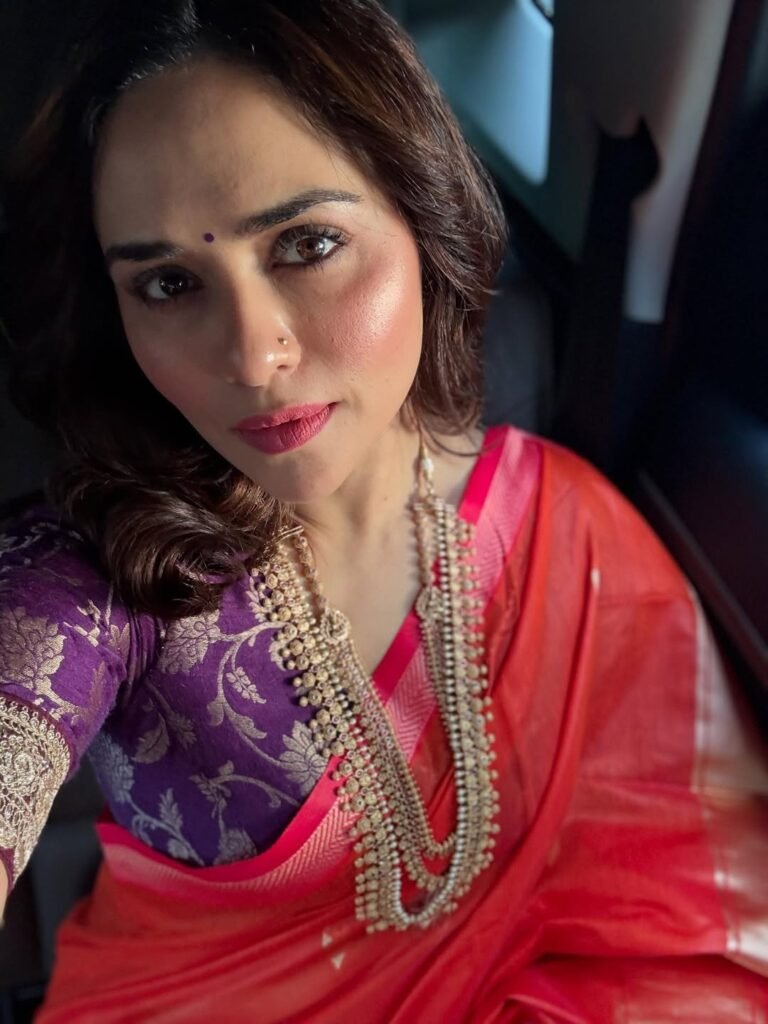 Amruta Khanvilkar hight - Biography Latest