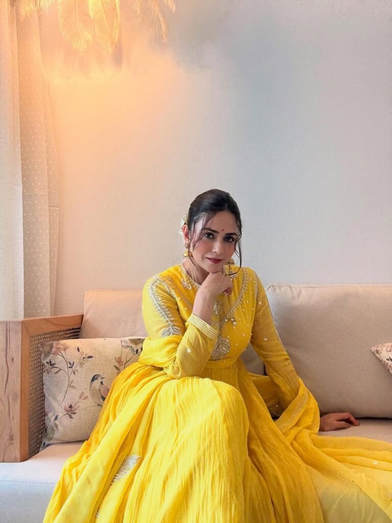 Amruta Khanvilkar net worth - Biography Latest