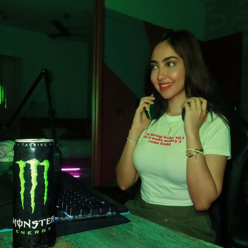 Kaashvi Hiranandani age - Biography Latest