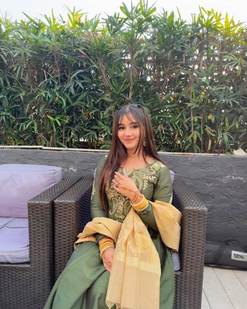 Mehendi vibes✨...#explore #explorepage #cutegirl #weddingvibes #harshi - Biography Latest