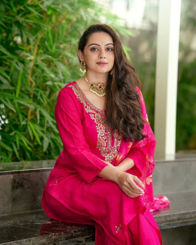 Shruti Marathe bio - Biography Latest